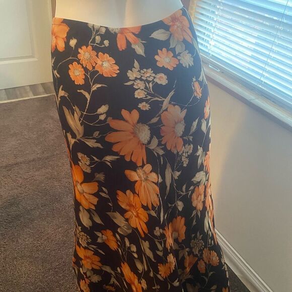 Jones New York Signature Silk Brown/Orange floral skirt, size 2X - Picture 4 of 5